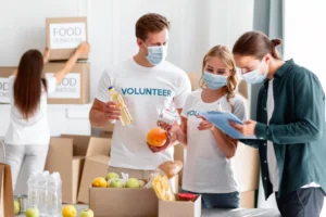 volunteers-helping-with-donations-world-food-day